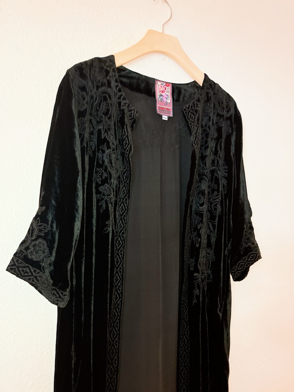Johnny Was Black Velvet Floral Embroidered Bell Sleeve Kimono Duster Cardigan - Picture 6 of 15